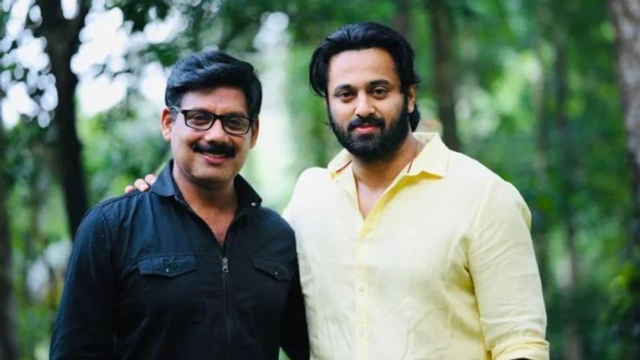 'പ്രതിഫലം മോഹിക്കാതെ അഭിനയിക്കാൻ വന്ന എന്റെ അക്കൗണ്ടിലേക്ക് പണം അയച്ച ഉണ്ണി മുകുന്ദൻ'; അനീഷ് രവി 'പ്രതിഫലം മോഹിക്കാതെ അഭിനയിക്കാൻ വന്ന എന്റെ അക്കൗണ്ടിലേക്ക് പണം അയച്ച ഉണ്ണി മുകുന്ദൻ'; അനീഷ് രവി