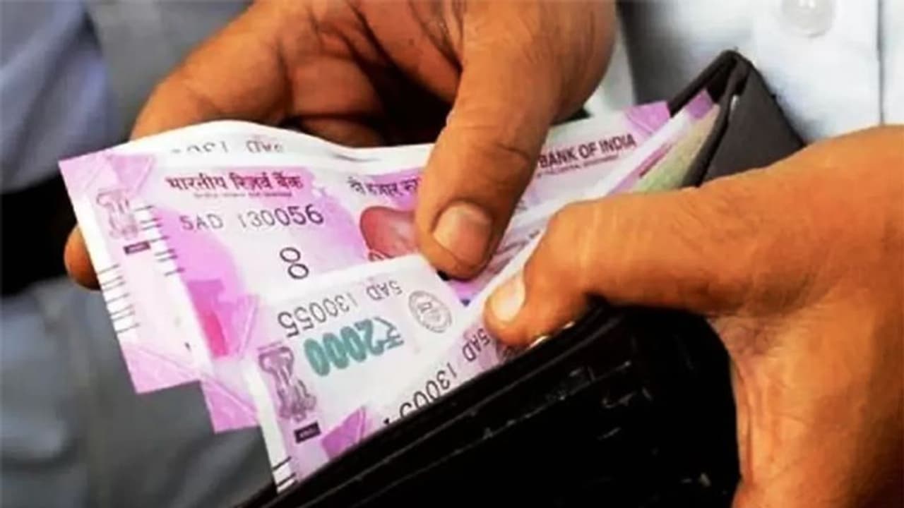 ആകർഷകമായ പലിശനിരക്ക്; 'ഗോൾഡൻ ഇയേഴ്‌സ് എഫ്ഡി സ്‌കീമി'ൽ അംഗമാകാൻ രണ്ട് ദിവസം മാത്രം!