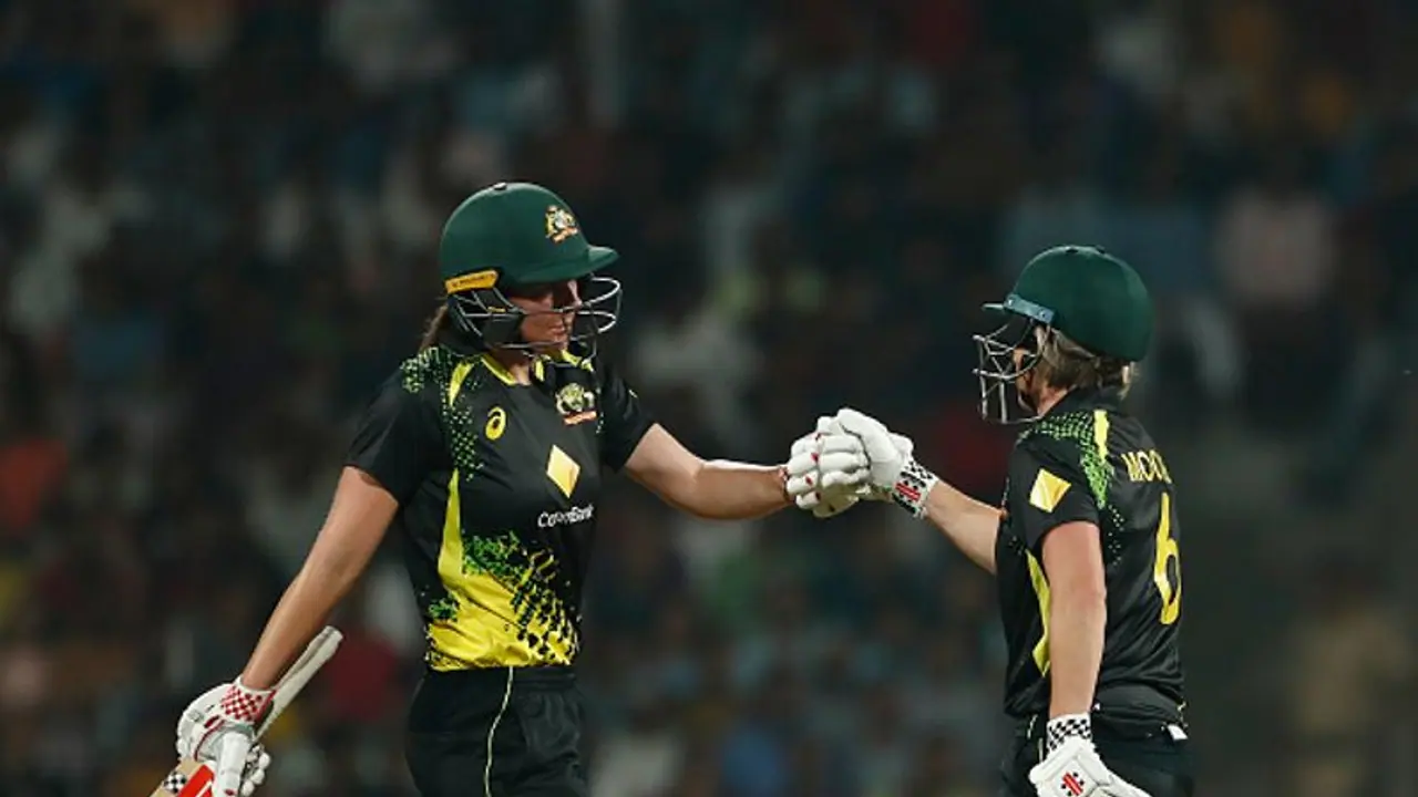 INDW vs AUSW: 2வது டி20யில் பெத் மூனி, மெக்ராத் அதிரடி அரைசதம்.. இந்திய அணிக்கு கடின இலக்கை நிர்ணயித்த ஆஸி., INDW vs AUSW: 2வது டி20யில் பெத் மூனி, மெக்ராத் அதிரடி அரைசதம்.. இந்திய அணிக்கு கடின இலக்கை நிர்ணயித்த ஆஸி.,