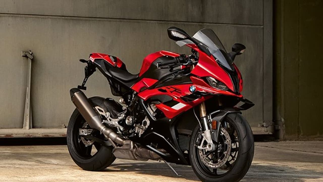 തകർപ്പൻ രൂപവും കരുത്തുറ്റ എഞ്ചിനും, ഈ ബൈക്ക് യുവാക്കളുടെ ഹൃദയം ഭരിക്കുന്നു!