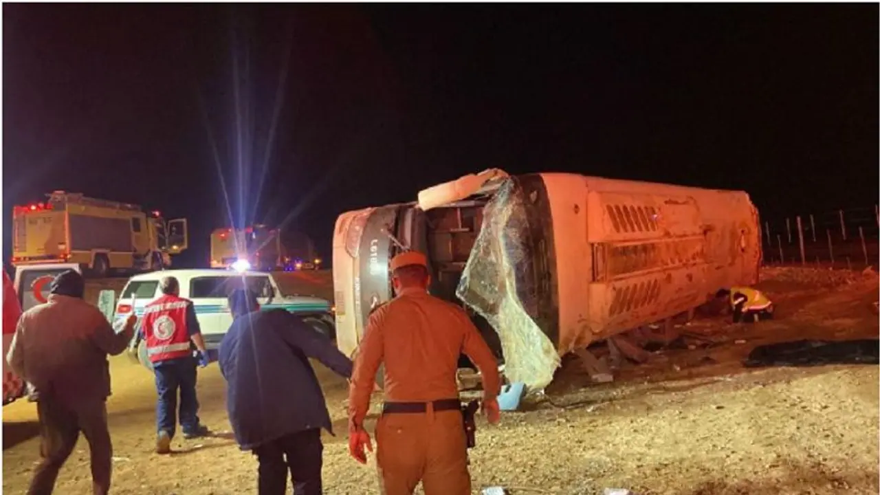 విహార యాత్రలో విషాదం.. బస్సు బోల్తా పడి ఇద్దరు విద్యార్థుల మృతి .. మరికొందరి పరిస్థితి.. విహార యాత్రలో విషాదం.. బస్సు బోల్తా పడి ఇద్దరు విద్యార్థుల మృతి .. మరికొందరి పరిస్థితి..