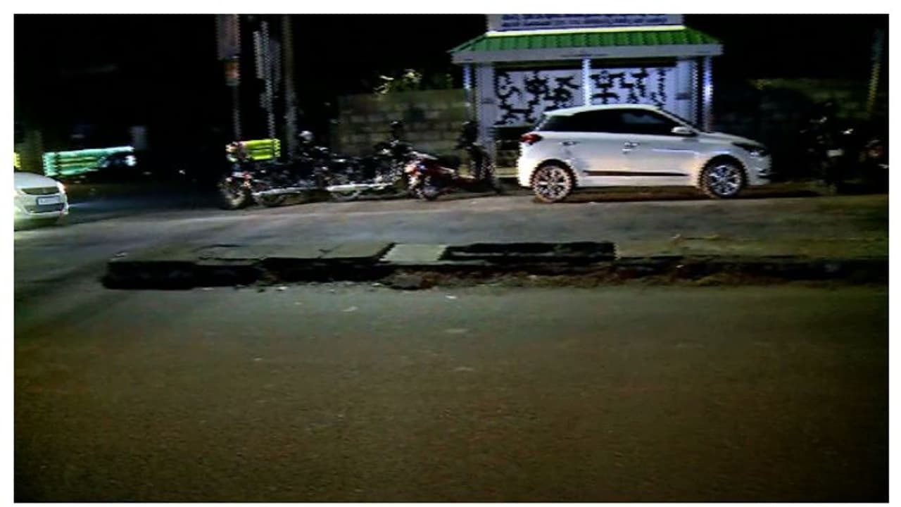 ഐഎഫ്എഫ്കെ പ്രധാന വേദിക്ക് മുന്നിലെ ഓടയിൽ വീണ് കാൽനട യാത്രക്കാരന് പരിക്ക് ഐഎഫ്എഫ്കെ പ്രധാന വേദിക്ക് മുന്നിലെ ഓടയിൽ വീണ് കാൽനട യാത്രക്കാരന് പരിക്ക്