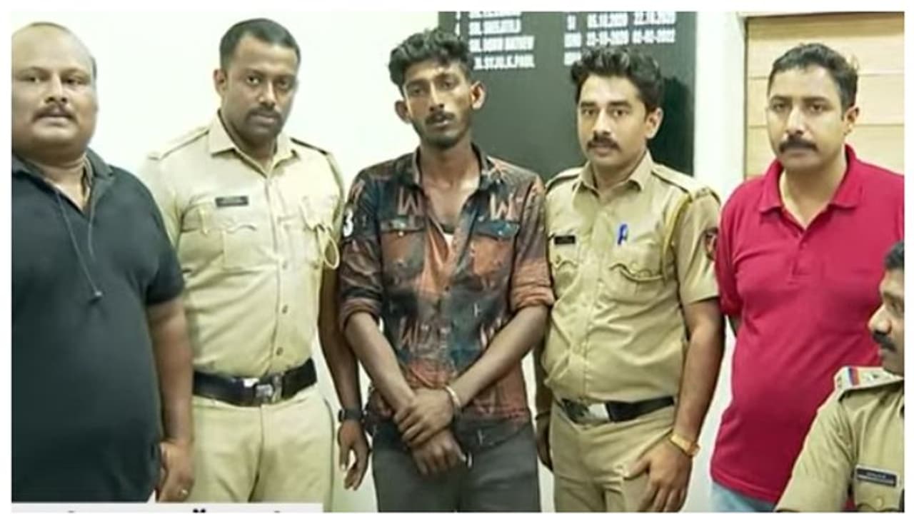 കാര് തടഞ്ഞുനിര്ത്തി കത്തി കാട്ടി കവര്ച്ച, തൃശ്ശൂരില് ഒരാള് പിടിയില് കാര് തടഞ്ഞുനിര്ത്തി കത്തി കാട്ടി കവര്ച്ച, തൃശ്ശൂരില് ഒരാള് പിടിയില്