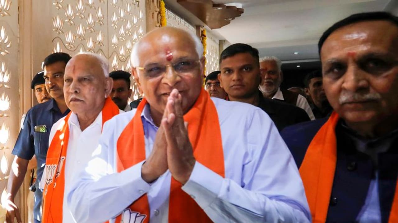 ഗുജറാത്ത് സത്യപ്രതിജ്ഞാ ചടങ്ങിൽ പങ്കെടുക്കാൻ 200 സന്ന്യാസിമാർ, മോദിയും യോഗിയും എത്തും ഗുജറാത്ത് സത്യപ്രതിജ്ഞാ ചടങ്ങിൽ പങ്കെടുക്കാൻ 200 സന്ന്യാസിമാർ, മോദിയും യോഗിയും എത്തും