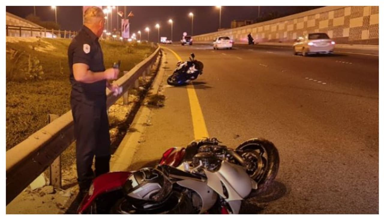 ബഹ്റൈനില് കാറും ബൈക്കുകളും കൂട്ടിയിടിച്ച് അപകടം; രണ്ടു പേര്ക്ക് പരിക്ക് ബഹ്റൈനില് കാറും ബൈക്കുകളും കൂട്ടിയിടിച്ച് അപകടം; രണ്ടു പേര്ക്ക് പരിക്ക്