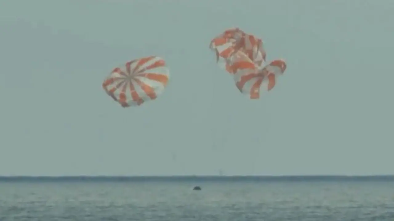 Spalshdown! NASA's Orion capsule returns to Earth after 25-day lunar flight