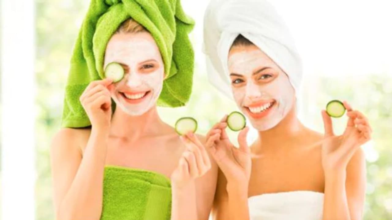 മുഖക്കുരു അകറ്റാനും ചര്മ്മം തിളങ്ങാനും വീട്ടില് പരീക്ഷിക്കാം ഈ ഫേസ് പാക്കുകള്... മുഖക്കുരു അകറ്റാനും ചര്മ്മം തിളങ്ങാനും വീട്ടില് പരീക്ഷിക്കാം ഈ ഫേസ് പാക്കുകള്...