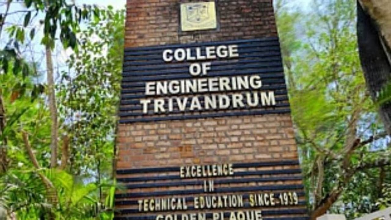 പേ വിഷബാധ സംശയിക്കുന്ന പട്ടി ക്യാംപസിൽ കയറി: തിരുവനന്തപും എഞ്ചി. കോളേജിന് ഇന്ന് അവധി 