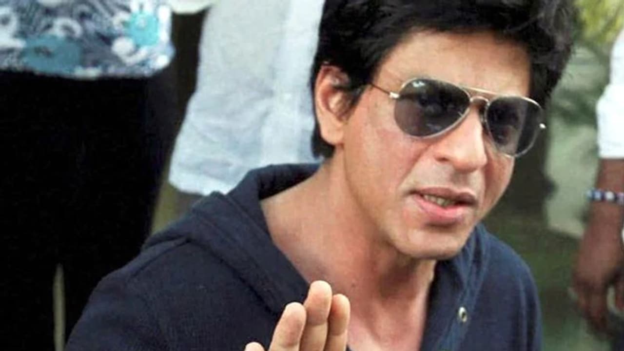 'पठान' के लिए शाहरुख़ खान ने माता वैष्णो देवी के दर पर टेका माथा, इंटरनेट यूजर बोला सब नौटंकी है