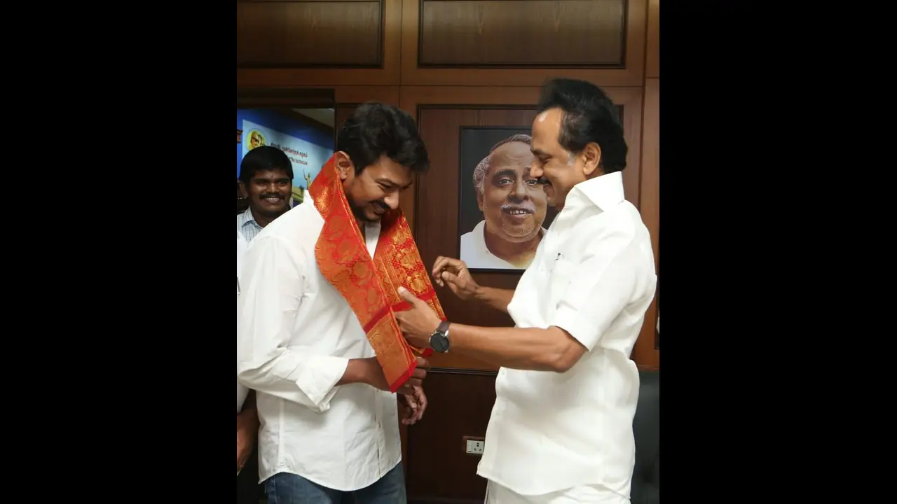 துணைமுதல்வராகும் உதயநிதி? முன்மொழிய, வழிமொழியத் தொடங்கிய அமைச்சர்கள் துணைமுதல்வராகும் உதயநிதி? முன்மொழிய, வழிமொழியத் தொடங்கிய அமைச்சர்கள்