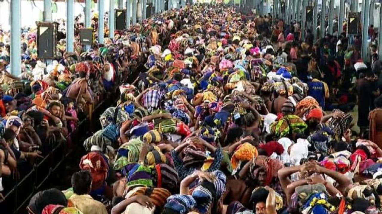 മണ്ഡലകാലത്ത് മലകയറ്റത്തിനിടെ ചികിത്സ തേടിയത് 1.2ലക്ഷം തീര്ഥാടകര്,ഹൃദയാഘാതമുണ്ടായ 136 പേരെ രക്ഷിച്ചു ,26 മരണം മണ്ഡലകാലത്ത് മലകയറ്റത്തിനിടെ ചികിത്സ തേടിയത് 1.2ലക്ഷം തീര്ഥാടകര്,ഹൃദയാഘാതമുണ്ടായ 136 പേരെ രക്ഷിച്ചു ,26 മരണം