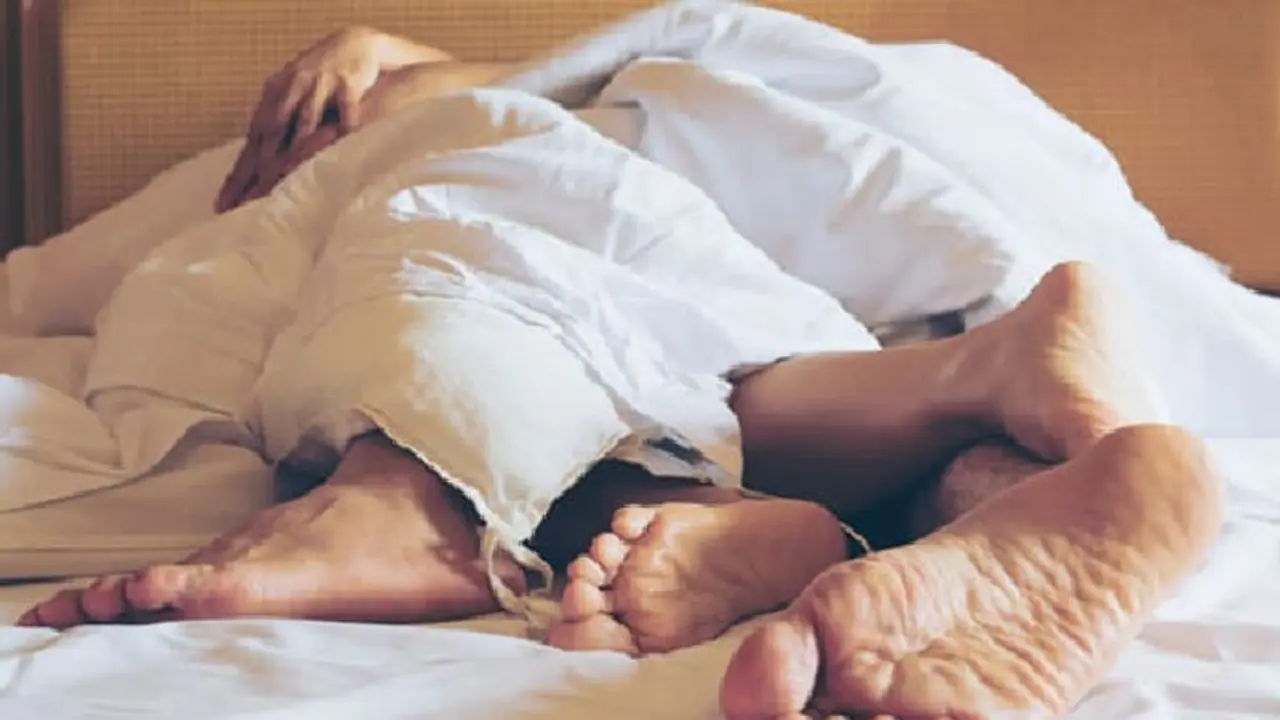 पति ने वायरल कर दिए सुहागरात वाले सभी प्राइवेट वीडियो, जानें क्यूं इतना बेशर्म बन गया वो