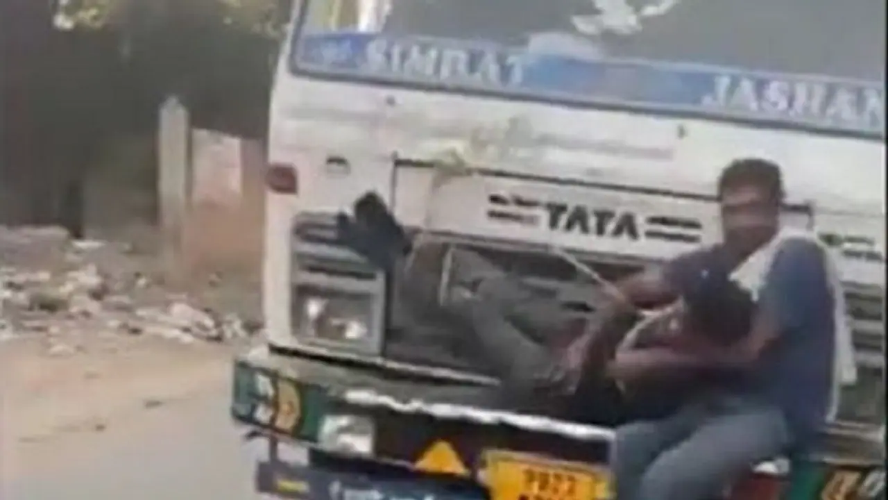 Punjab: ಗೋಧಿ ಕದ್ದ ಆರೋಪಿಯನ್ನು ಟ್ರಕ್‌ ಬಾನೆಟ್‌ಗೆ ಕಟ್ಟಿ ಪೊಲೀಸ್‌ ಠಾಣೆಗೆ ಕರೆದೊಯ್ದರು..!