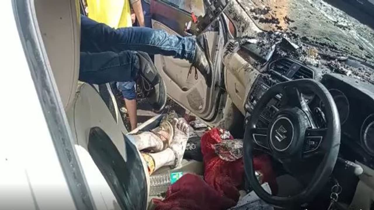 नेशनल हाइवे 30 के किनारे खुदा कुंआ बन गया काल, कार सवार 4 लोगों की हुई दर्दनाक मौत नेशनल हाइवे 30 के किनारे खुदा कुंआ बन गया काल, कार सवार 4 लोगों की हुई दर्दनाक मौत