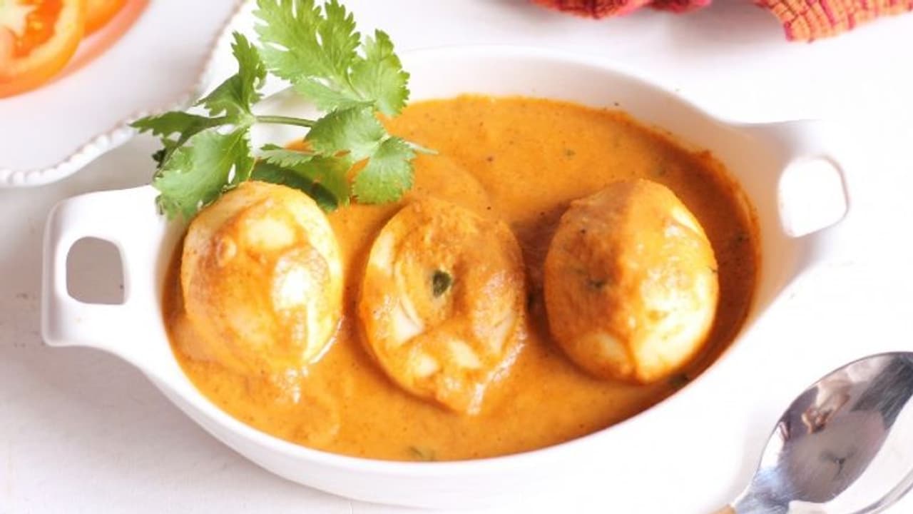 நாவூறும் சுவையில் "முட்டை பட்டர் மசாலா செய்து சாப்பிடலாமா!