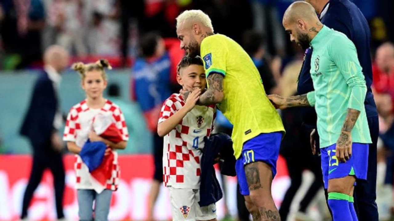 മാനസിക സംഘര്ഷത്തിനിടയിലും മകനെ ആലിംഗനം ചെയ്തു; നെയ്മറോട് നന്ദി പറഞ്ഞ് ക്രൊയേഷ്യന് താരം പെരിസിച്ച് മാനസിക സംഘര്ഷത്തിനിടയിലും മകനെ ആലിംഗനം ചെയ്തു; നെയ്മറോട് നന്ദി പറഞ്ഞ് ക്രൊയേഷ്യന് താരം പെരിസിച്ച്