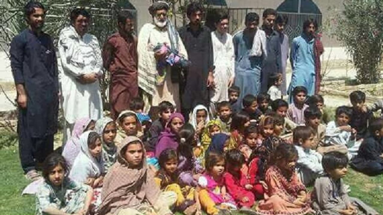 6 ಪತ್ನಿ 54 ಮಕ್ಕಳ ತಂದೆ ಅಬ್ದುಲ್ಲಾಗೆ ಹೃದಯಾಘಾತ, ಗಂಡುಗಲಿಗೆ 150 ಕುಟುಂಬ ಸದಸ್ಯರ ಸಂತಾಪ! 6 ಪತ್ನಿ 54 ಮಕ್ಕಳ ತಂದೆ ಅಬ್ದುಲ್ಲಾಗೆ ಹೃದಯಾಘಾತ, ಗಂಡುಗಲಿಗೆ 150 ಕುಟುಂಬ ಸದಸ್ಯರ ಸಂತಾಪ!