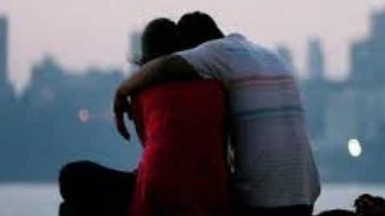 प्रेमिका के लिए गहरे कुएं में कूद गया प्रेमी, बाहर निकालते ही हुई प्यार की जीत जानें पूरा मामला प्रेमिका के लिए गहरे कुएं में कूद गया प्रेमी, बाहर निकालते ही हुई प्यार की जीत जानें पूरा मामला