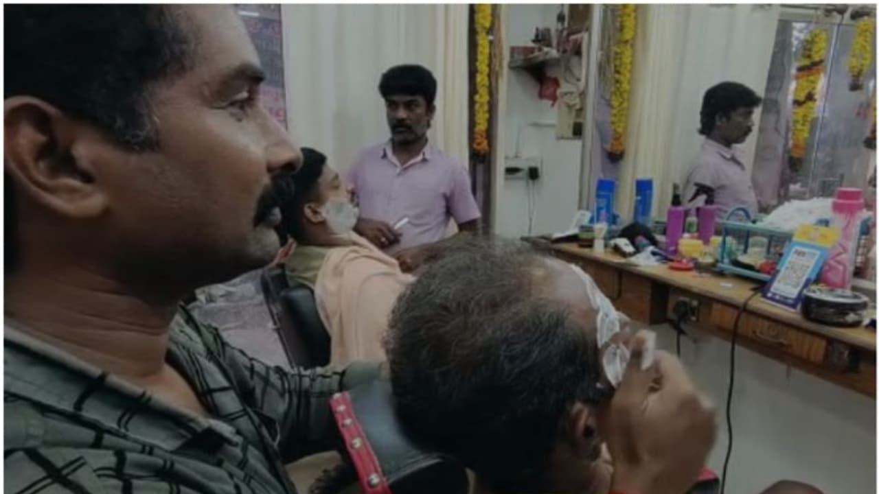 'ദളപതിക്ക് പിറന്തനാള്‍': ബാര്‍ബര്‍ ഷോപ്പിലെത്തുന്നവര്‍ക്ക് കട്ടിങ്ങും ഷേവിങ്ങും സൗജന്യമാക്കി ഒരു കട്ടആരാധകന്‍