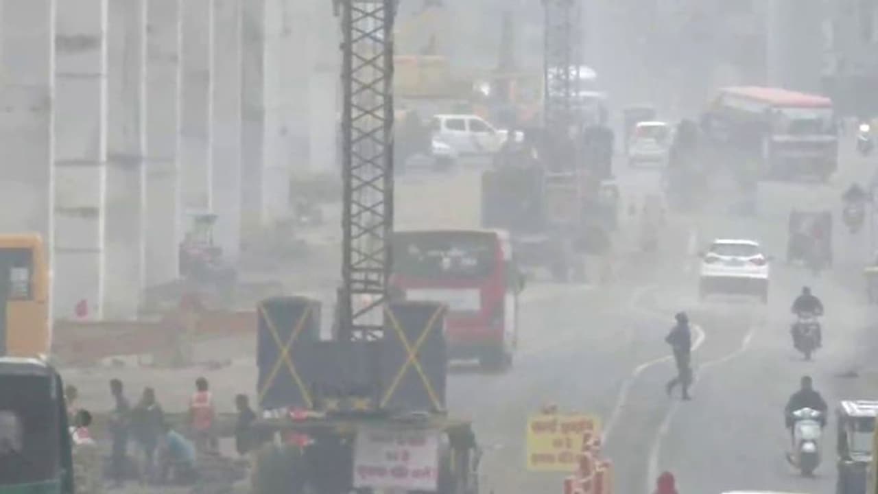 बंगाल की खाड़ी में आए मैंडूस ने बदला मध्य प्रदेश मे मानसून, ठंड में बरसे बादल, तबीयत पर पड़ेगा असर बंगाल की खाड़ी में आए मैंडूस ने बदला मध्य प्रदेश मे मानसून, ठंड में बरसे बादल, तबीयत पर पड़ेगा असर