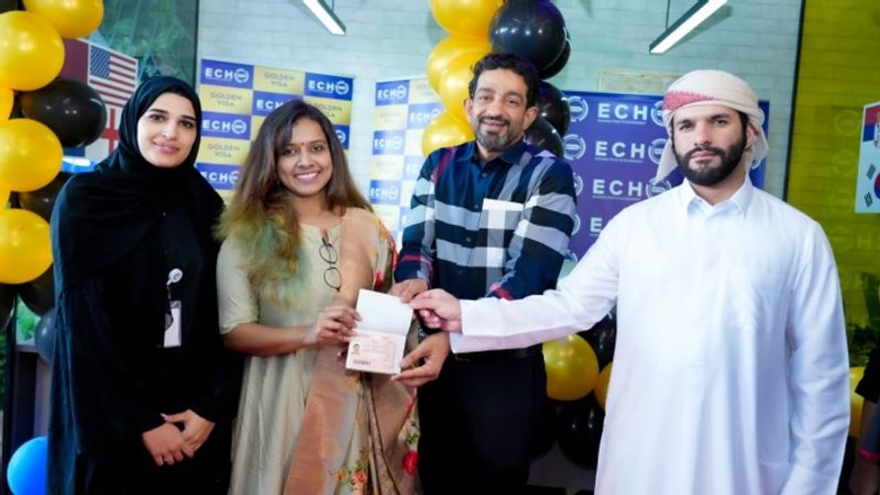 ഗായിക സിത്താര കൃഷ്ണകുമാറിന് യു.എ.ഇ ഗോൾഡൻ വിസ ഗായിക സിത്താര കൃഷ്ണകുമാറിന് യു.എ.ഇ ഗോൾഡൻ വിസ