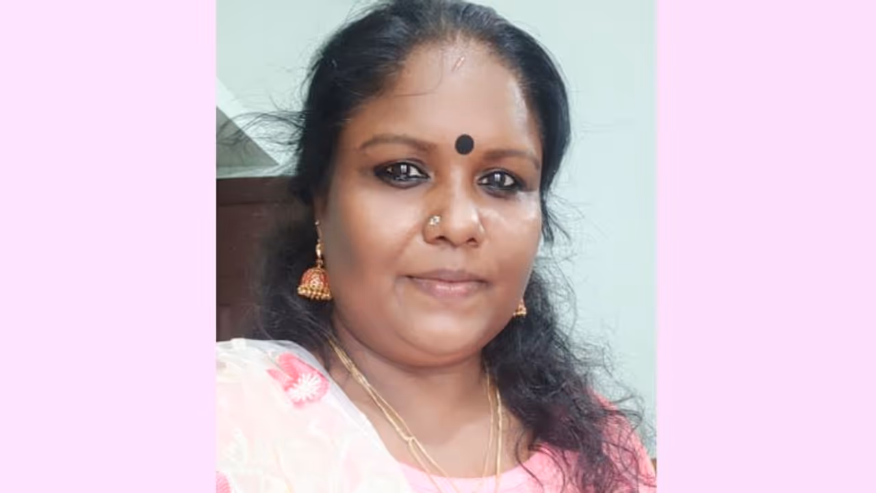 വിദ്യാർത്ഥിനിയുടെ മനസറിഞ്ഞ സിന്ധു ടീച്ചർ, ചേർത്തുനിർത്തി നോവകറ്റിയ അമ്മ മനസ് വിദ്യാർത്ഥിനിയുടെ മനസറിഞ്ഞ സിന്ധു ടീച്ചർ, ചേർത്തുനിർത്തി നോവകറ്റിയ അമ്മ മനസ്