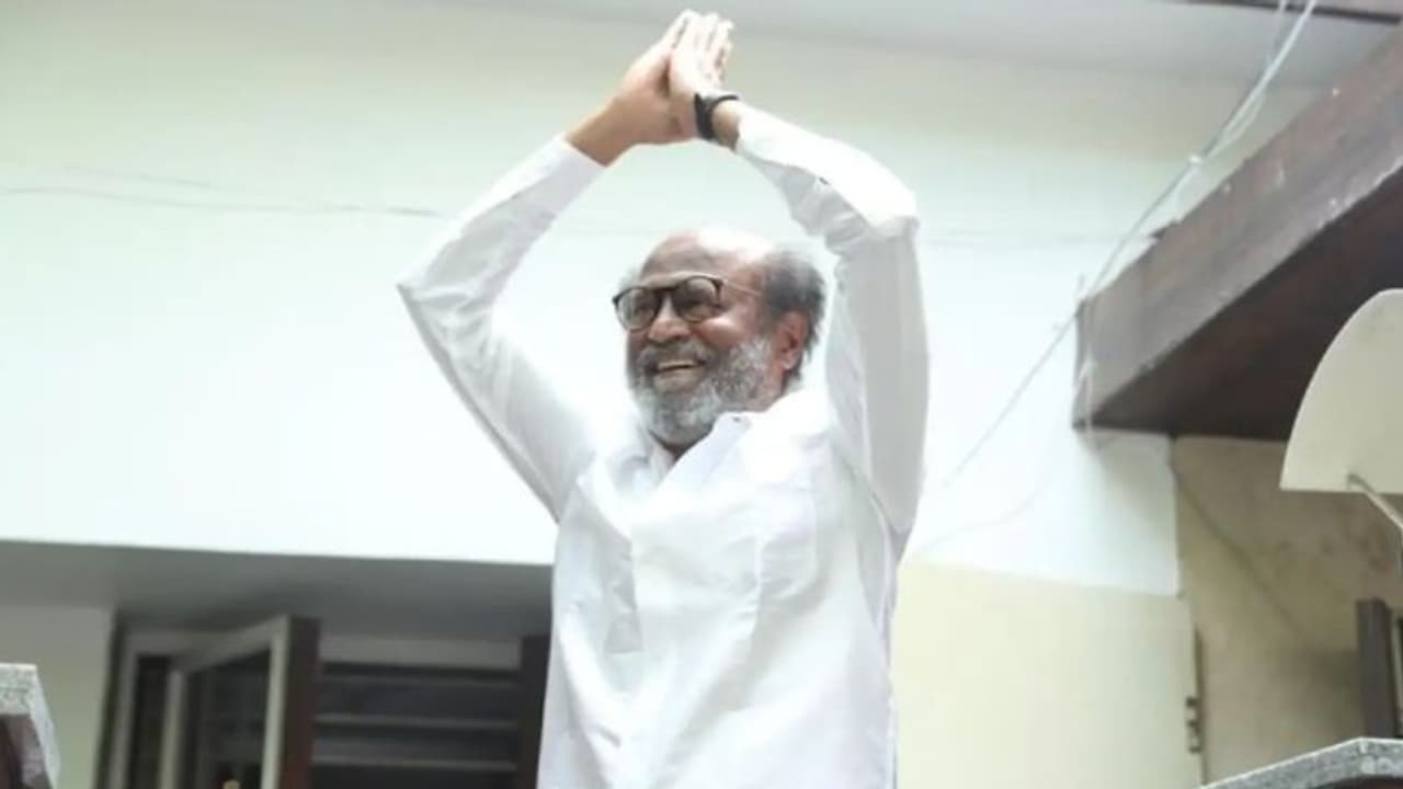 மு.க.ஸ்டாலின் முதல் தனுஷ் வரை... பிறந்தநாளன்று வாழ்த்தியவர்களுக்கு லிஸ்ட் போட்டு நன்றி சொன்ன ரஜினிகாந்த் மு.க.ஸ்டாலின் முதல் தனுஷ் வரை... பிறந்தநாளன்று வாழ்த்தியவர்களுக்கு லிஸ்ட் போட்டு நன்றி சொன்ன ரஜினிகாந்த்