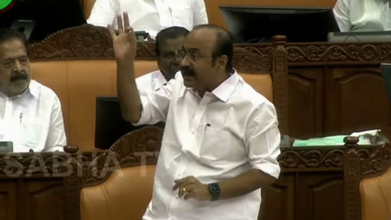 14 സർവകലാശാലയ്ക്ക് 14 ചാൻസലർമാർ വേണ്ട; ബദലുമായി പ്രതിപക്ഷം, ബില്ല് സഭയിൽ 14 സർവകലാശാലയ്ക്ക് 14 ചാൻസലർമാർ വേണ്ട; ബദലുമായി പ്രതിപക്ഷം, ബില്ല് സഭയിൽ