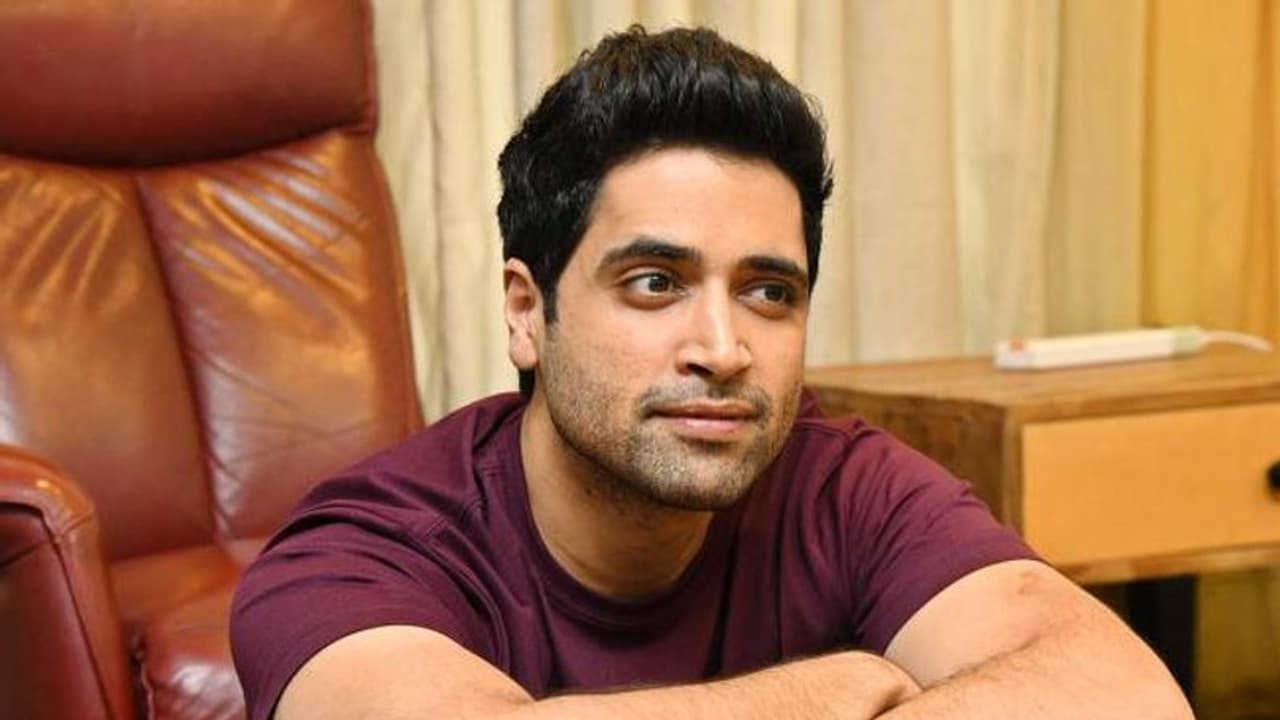 Adivi Sesh: శర్వానంద్, వరుణ్ తేజ్ అయిపోయారు.. ఇక పెళ్లికి రెడీ అవుతున్న మరో టాలీవుడ్ యంగ్ హీరో.. Adivi Sesh: శర్వానంద్, వరుణ్ తేజ్ అయిపోయారు.. ఇక పెళ్లికి రెడీ అవుతున్న మరో టాలీవుడ్ యంగ్ హీరో..
