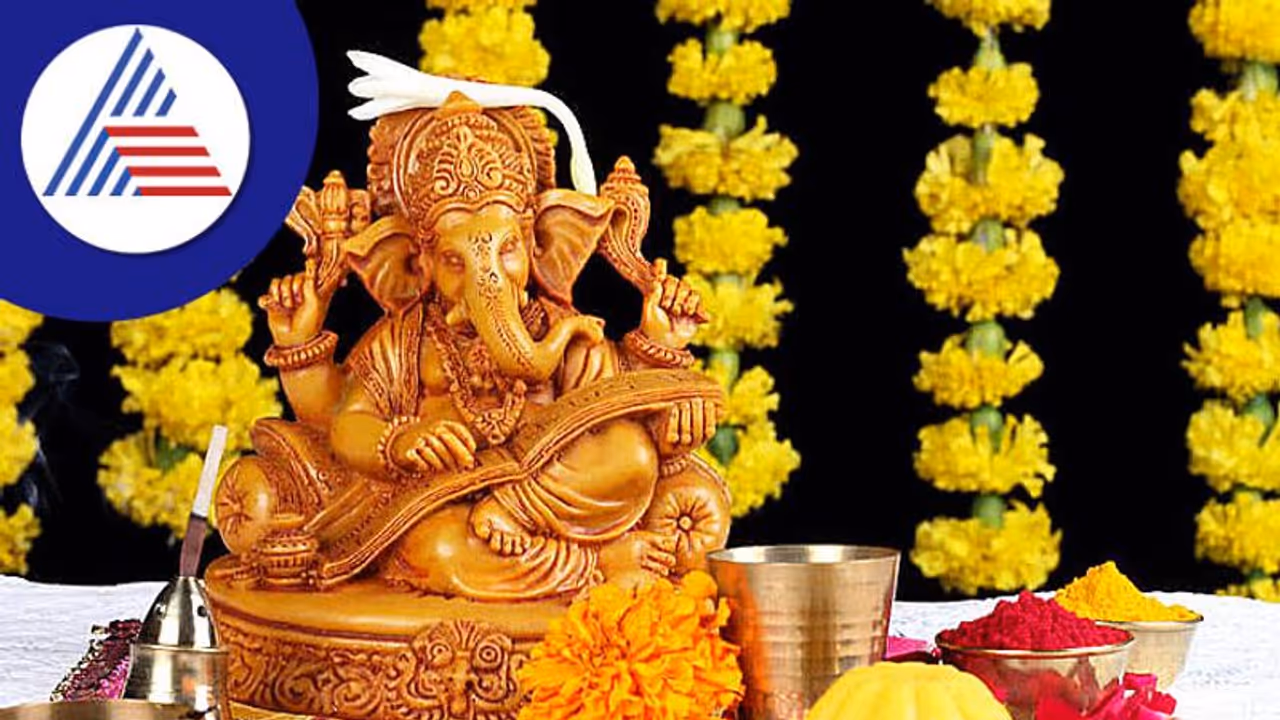 பூஜை அறையில் கட்டாயமாக இருக்க வேண்டிய சாமி படங்கள்..!! இருக்கக் கூடாதவை எவை?