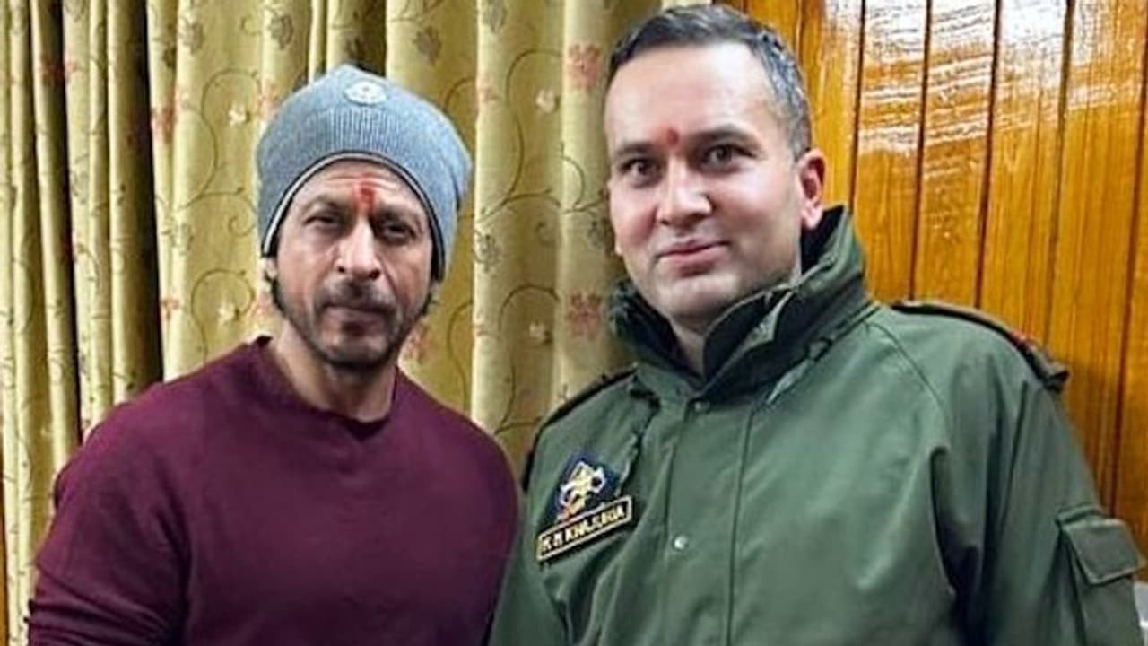 SRK sporting a red teeka as he poses with a fan in a viral pic from Vaishno Devi temple 