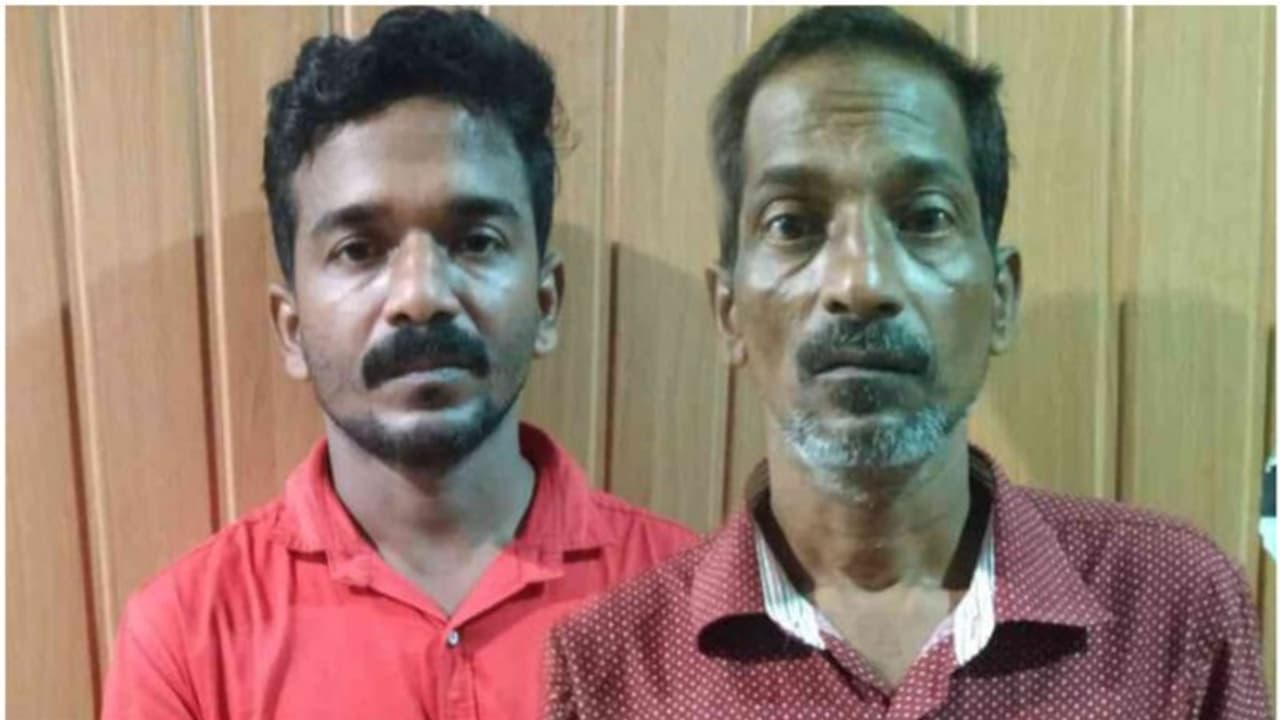 മദ്യ ലഹരിയില് വീട്ടിലെത്തിയ പിതാവിനെ മകന് തലയ്ക്കടിച്ച് ബോധം കെടുത്തി; മകന് അടക്കം രണ്ട് പേര് അറസ്റ്റില് മദ്യ ലഹരിയില് വീട്ടിലെത്തിയ പിതാവിനെ മകന് തലയ്ക്കടിച്ച് ബോധം കെടുത്തി; മകന് അടക്കം രണ്ട് പേര് അറസ്റ്റില്
