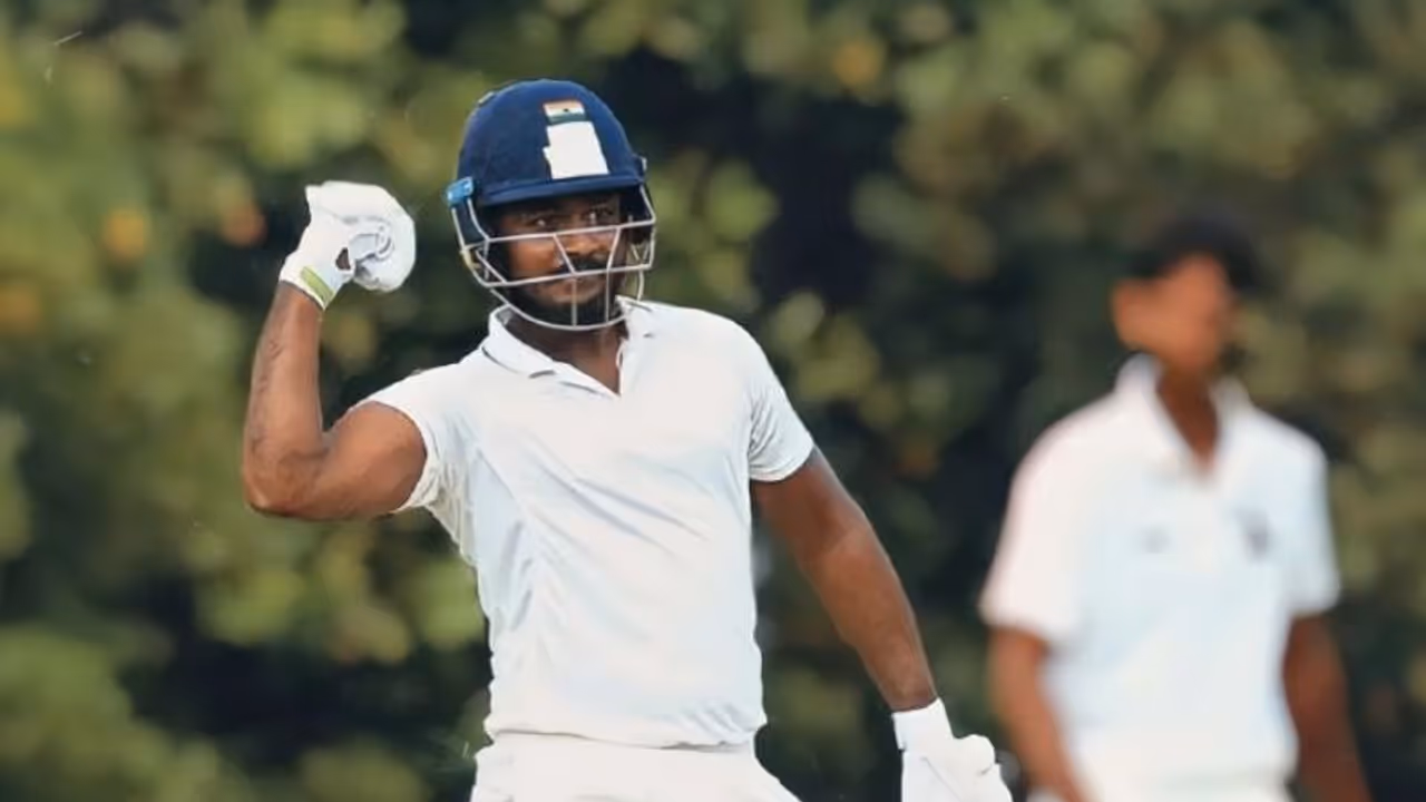 ആറ് സിക്സുകള്! രഞ്ജിയില് ഏകദിന ശൈലില് ബാറ്റുവീശി സഞ്ജു; ജാര്ഖണ്ഡിനെതിരെ കേരളം മികച്ച നിലയില് ആറ് സിക്സുകള്! രഞ്ജിയില് ഏകദിന ശൈലില് ബാറ്റുവീശി സഞ്ജു; ജാര്ഖണ്ഡിനെതിരെ കേരളം മികച്ച നിലയില്