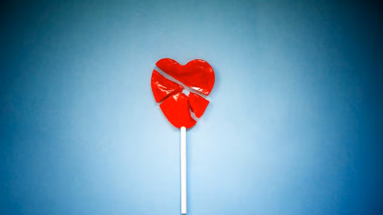 കാമുകന്‍റെ മാതാപിതാക്കളെ കാണാന്‍ പോയി, അച്ഛനെ കണ്ട യുവതി ഞെട്ടി, തന്‍റെ പഴയ കാമുകൻ!