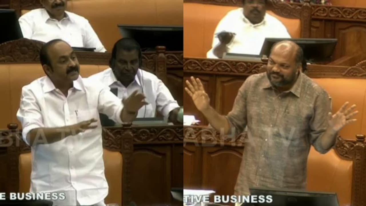 ആര് ചാൻസലറാകണമെന്നതിൽ തർക്കം മുറുകി, പ്രതിപക്ഷം സഭ ബഹിഷ്കരിച്ചു; ചരിത്രം മാപ്പ് നൽകില്ലെന്ന് മന്ത്രി രാജീവ്