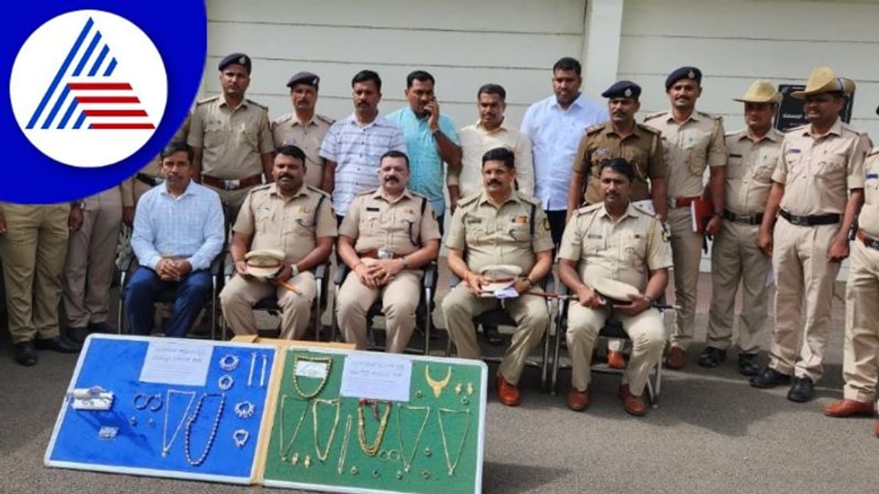 Vijayapura: ಒಂಟಿಯಾಗಿ ವಾಸಿಸುವವರೇ ಹುಷಾರ್, ಒಂಟಿ ಮನೆಗಳನ್ನ ಟಾರ್ಗೆಟ್ ಮಾಡ್ತಿದ್ದ ಗ್ಯಾಂಗ್ ಅಂದರ್ Vijayapura: ಒಂಟಿಯಾಗಿ ವಾಸಿಸುವವರೇ ಹುಷಾರ್, ಒಂಟಿ ಮನೆಗಳನ್ನ ಟಾರ್ಗೆಟ್ ಮಾಡ್ತಿದ್ದ ಗ್ಯಾಂಗ್ ಅಂದರ್