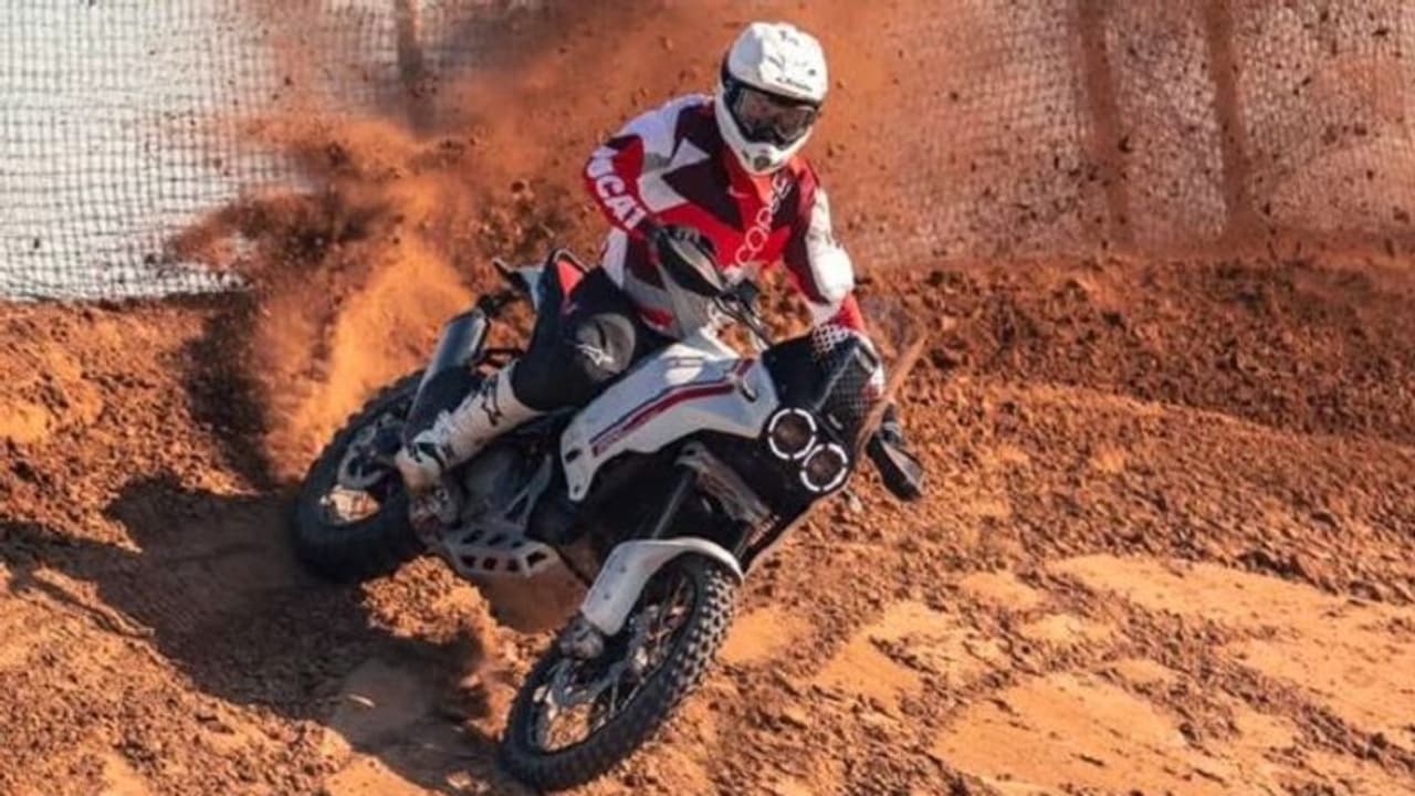 డుకాటి నుండి మరో పవర్ ఫుల్ ఆఫ్ రోడర్ బైక్.. ధర, ఫీచర్స్ అదిరిపోయాయిగా.. డుకాటి నుండి మరో పవర్ ఫుల్ ఆఫ్ రోడర్ బైక్.. ధర, ఫీచర్స్ అదిరిపోయాయిగా..