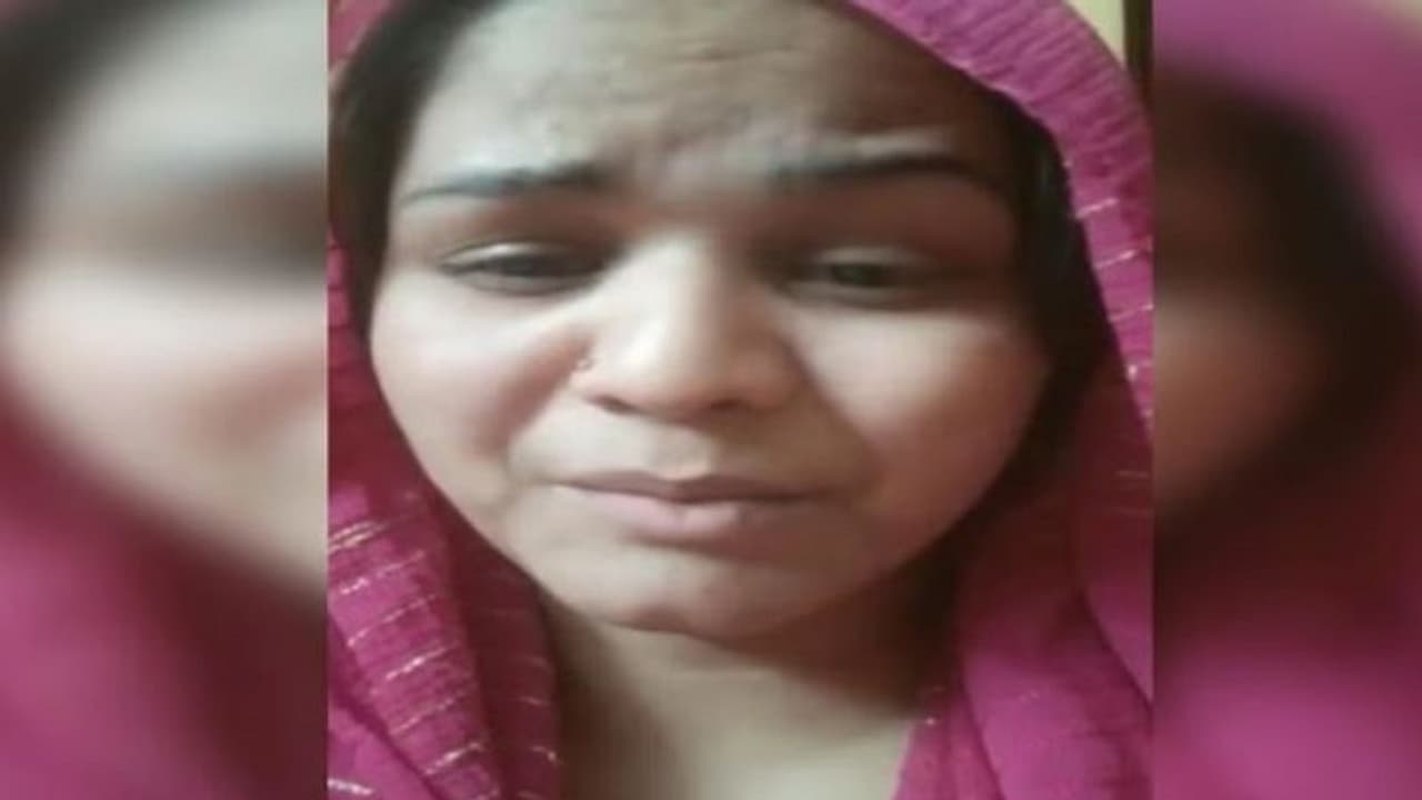 बिजनौर: महिला ने कैमरे के सामने जहरीले पदार्थ को पानी से पीकर किया सुसाइड, रोते हुए युवक पर लगाए कई गंभीर आरोप