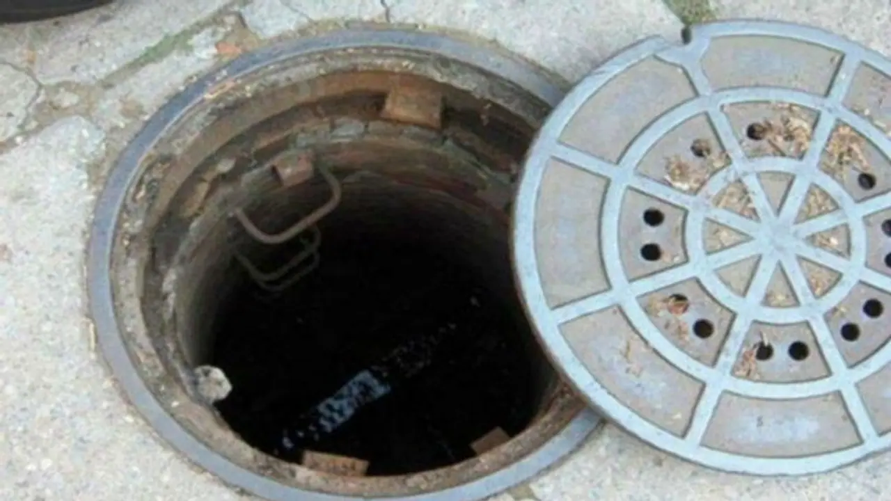 கழிவுநீர் தொட்டி மரணங்களில் 3வது இடத்தில் தமிழ்நாடு.. தொடரும் அவலம் ! மத்திய அரசு அதிர்ச்சி தகவல் கழிவுநீர் தொட்டி மரணங்களில் 3வது இடத்தில் தமிழ்நாடு.. தொடரும் அவலம் ! மத்திய அரசு அதிர்ச்சி தகவல்