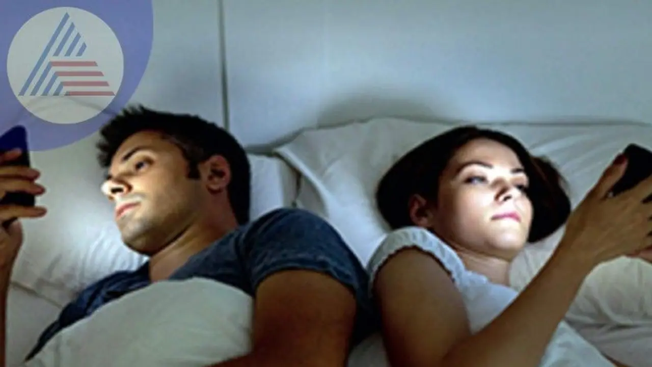 ಅತಿ ಮೊಬೈಲ್ ಬಳಕೆಯಿಂದ ವೈವಾಹಿಕ ಸಂಬಂಧಕ್ಕೆ ಧಕ್ಕೆ! ಅತಿ ಮೊಬೈಲ್ ಬಳಕೆಯಿಂದ ವೈವಾಹಿಕ ಸಂಬಂಧಕ್ಕೆ ಧಕ್ಕೆ!