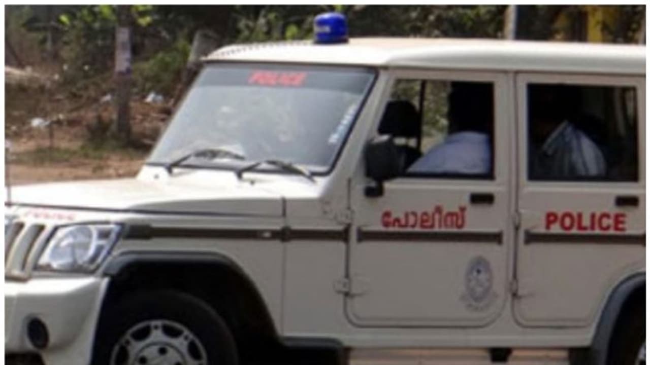 പോളിയോ ബാധിതയായ ഭാര്യയെ ക്രൂര പീഡനത്തിന് ഇരയാക്കി ഭർത്താവ് മുങ്ങി; പ്രതിയെ പിടികൂടാതെ പൊലീസ് പോളിയോ ബാധിതയായ ഭാര്യയെ ക്രൂര പീഡനത്തിന് ഇരയാക്കി ഭർത്താവ് മുങ്ങി; പ്രതിയെ പിടികൂടാതെ പൊലീസ്