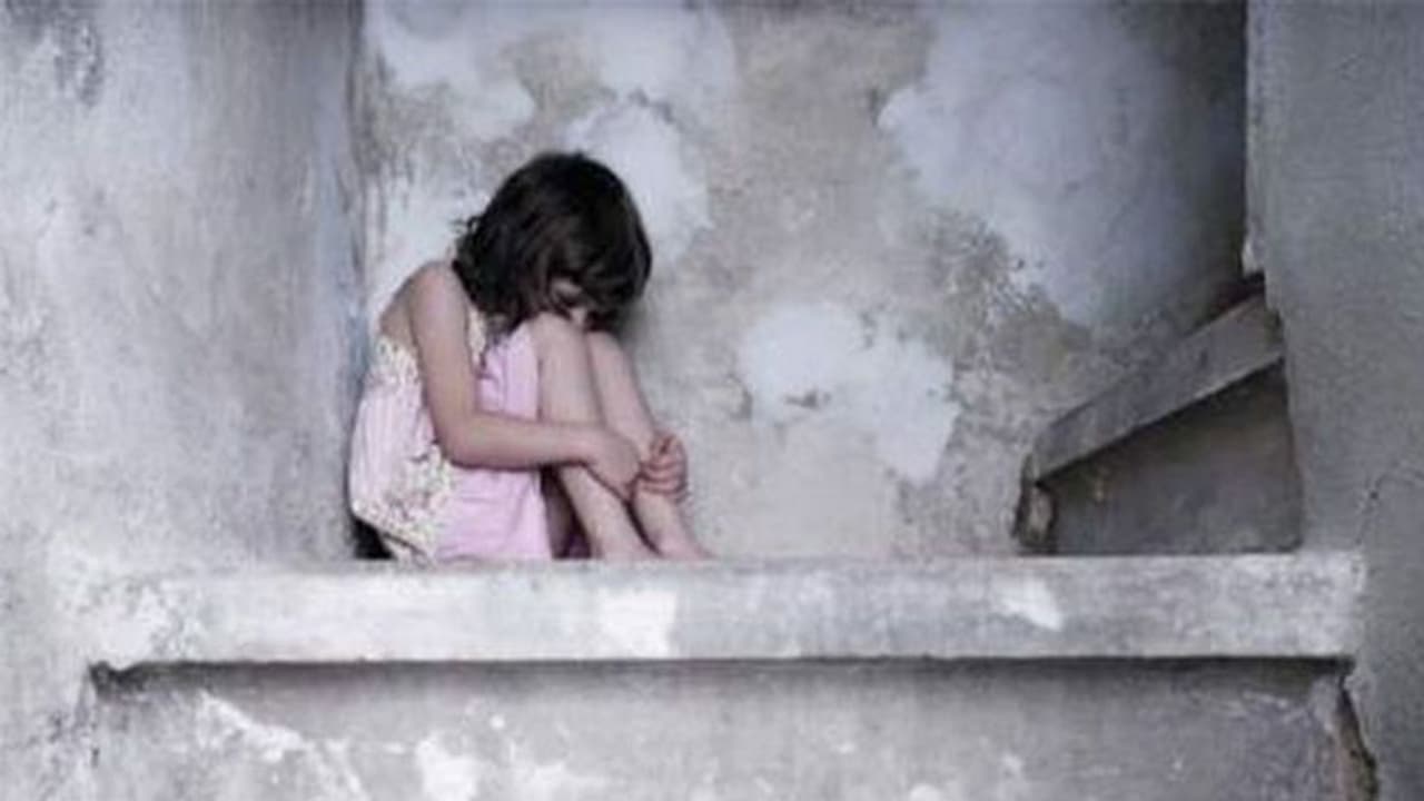 ദിവസങ്ങള് നീണ്ട മര്ദ്ദനം, ശരീരത്തില് മുറിവുകളും ചതവുകളുമായി പെണ്കുട്ടികള്, അച്ഛനും ബന്ധുവും പിടിയില് ദിവസങ്ങള് നീണ്ട മര്ദ്ദനം, ശരീരത്തില് മുറിവുകളും ചതവുകളുമായി പെണ്കുട്ടികള്, അച്ഛനും ബന്ധുവും പിടിയില്