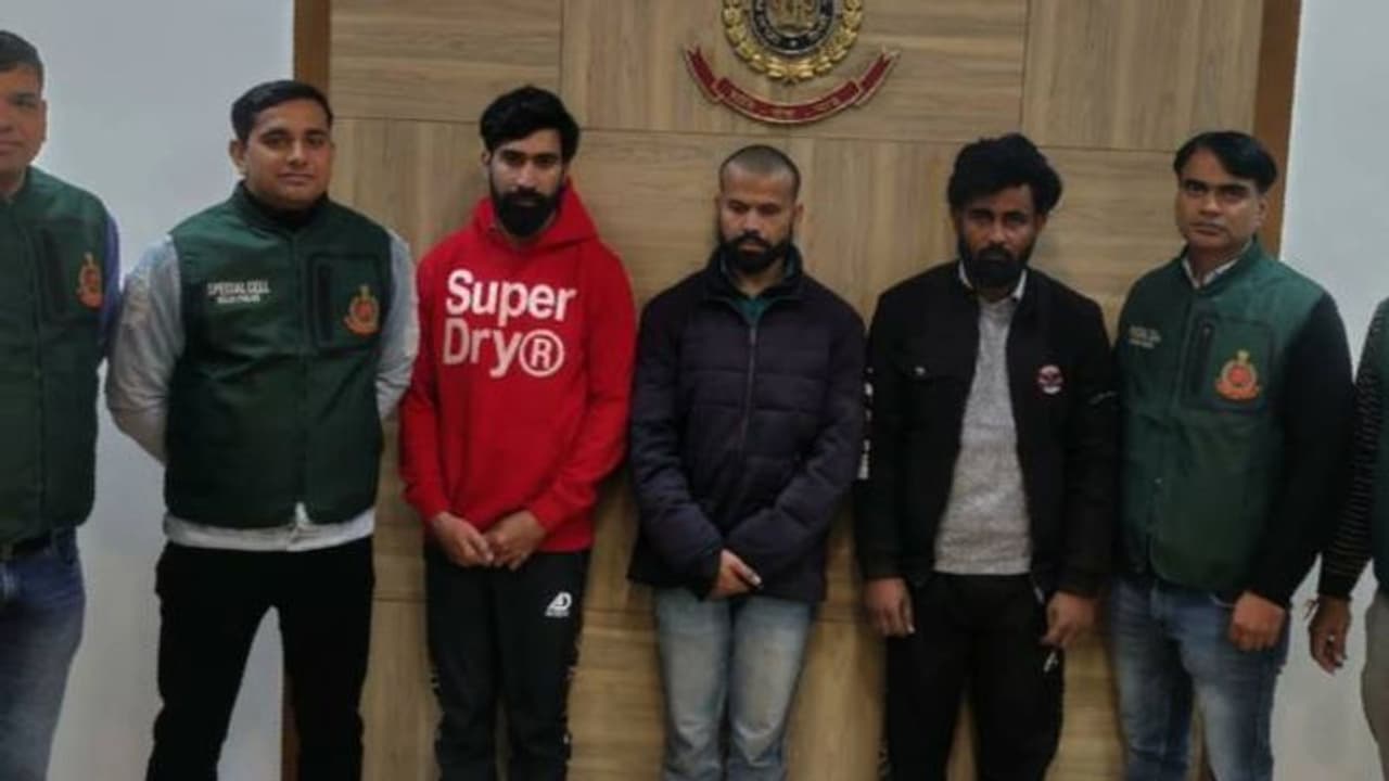 ധനമന്ത്രാലയത്തിന്റെ പേരിൽ തട്ടിപ്പ്; നാല് പേർ പിടിയിൽ, ഉപയോഗിച്ചത് ധനമന്ത്രിയുടെ വ്യാജ ഒപ്പ്, ലെറ്റർപാഡ് ധനമന്ത്രാലയത്തിന്റെ പേരിൽ തട്ടിപ്പ്; നാല് പേർ പിടിയിൽ, ഉപയോഗിച്ചത് ധനമന്ത്രിയുടെ വ്യാജ ഒപ്പ്, ലെറ്റർപാഡ്