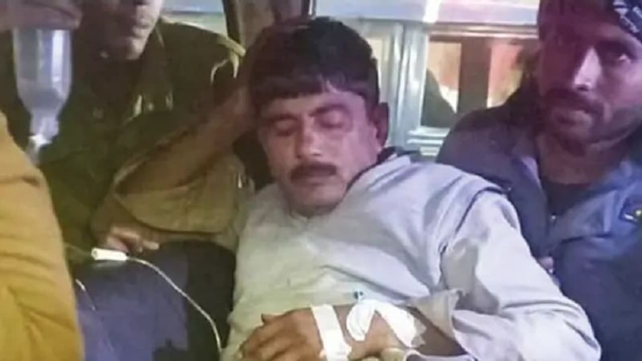 अलीगढ़ में उधारी के पैसे मांगना पड़ा भारी, गुस्साए युवक ने 700 रुपए के लिए दुकानदार को दिन दहाड़े मारी गोली