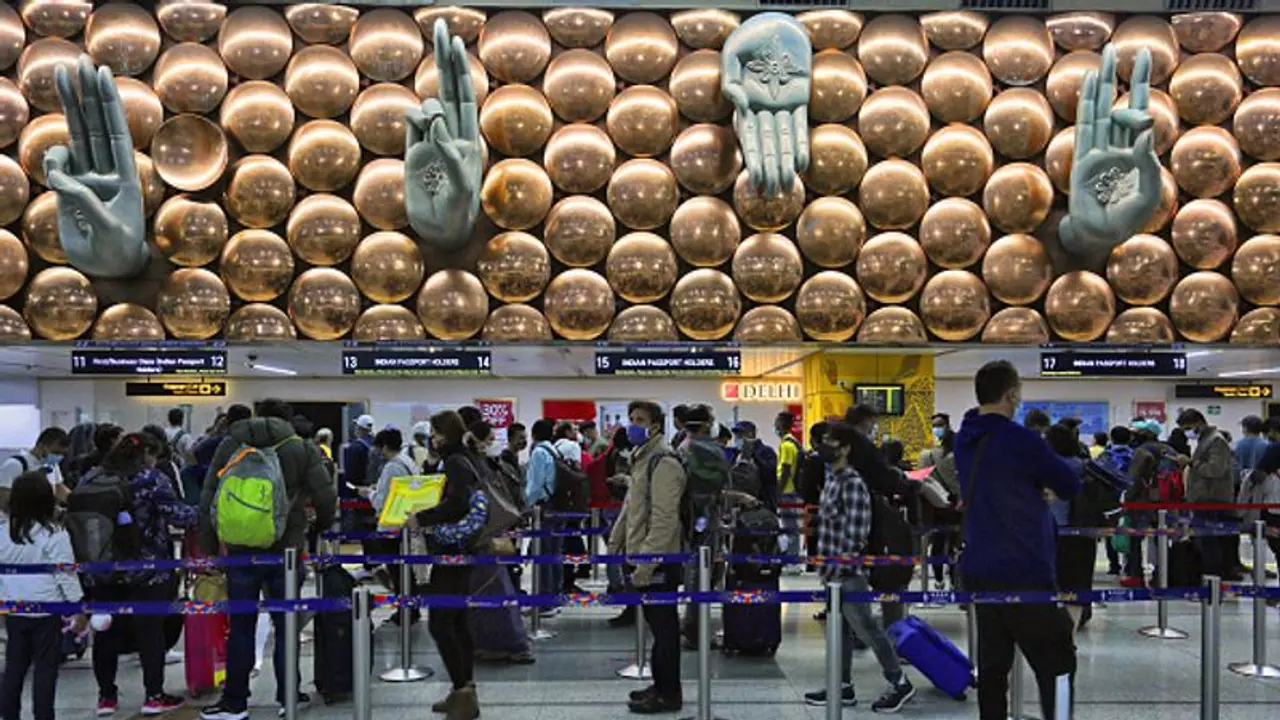 Delhi airport officials to fix congestion by December end; shares smart travel tip