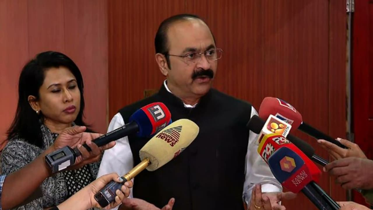 'കുഴൽപ്പണക്കേസിൽ കേരള പൊലീസ് വിവരം നൽകുന്നില്ലെന്ന് പാർലമെന്‍റിൽ മറുപടി, സർക്കാരും ബിജെപിയും തമ്മിൽ ഒത്തുകളി'