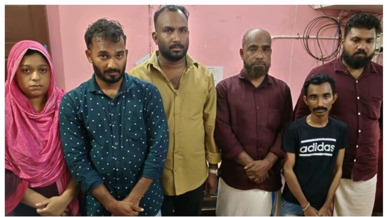 യുവതിയെ ദുര്മന്ത്രവാദത്തിന് ഇരയാക്കി: ഭര്ത്താവും ബന്ധുക്കളും മൂന്നംഗ സംഘവും അറസ്റ്റില് യുവതിയെ ദുര്മന്ത്രവാദത്തിന് ഇരയാക്കി: ഭര്ത്താവും ബന്ധുക്കളും മൂന്നംഗ സംഘവും അറസ്റ്റില്
