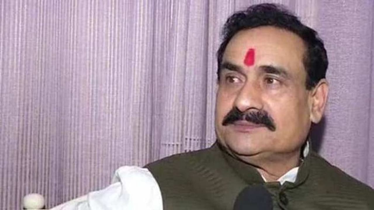 आमिर की कलश पूजा और शाहरुख़ की वैष्णो देवी यात्रा पर सियासत, मंत्री बोले पूजा करें, बस भावना न आहत करें 