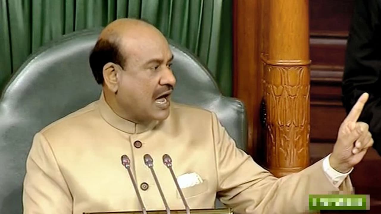 நாடாளுமன்றத்திற்குள் தாக்குதல்: தீவிர விசாரணைக்கு உத்தரவு சபாநாயகர் ஓம் பிர்லா நாடாளுமன்றத்திற்குள் தாக்குதல்: தீவிர விசாரணைக்கு உத்தரவு சபாநாயகர் ஓம் பிர்லா