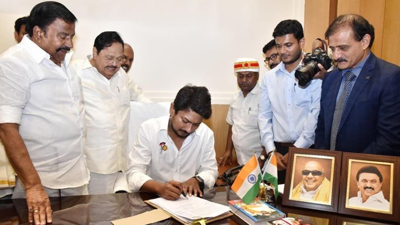 அமைச்சராக பதவியேற்ற உதயநிதி..! முதலில் கையொப்பமிட்ட மூன்று முக்கிய கோப்புகள்..! என்ன தெரியுமா.?